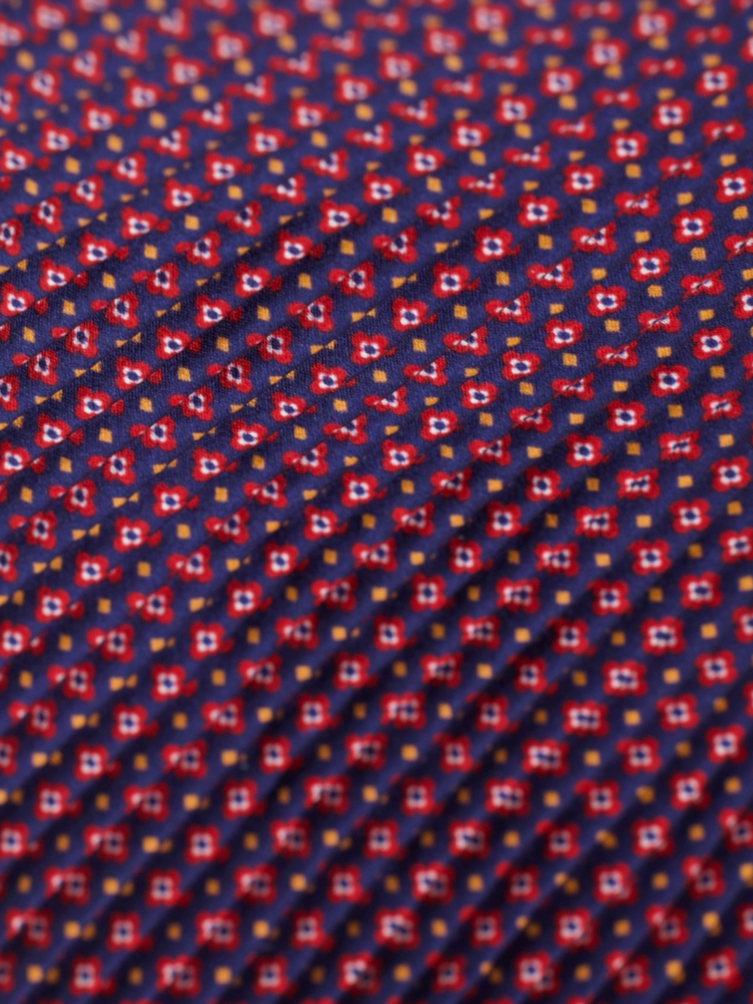 Brioni Navy & Red Plissé Floral Pattern Tie