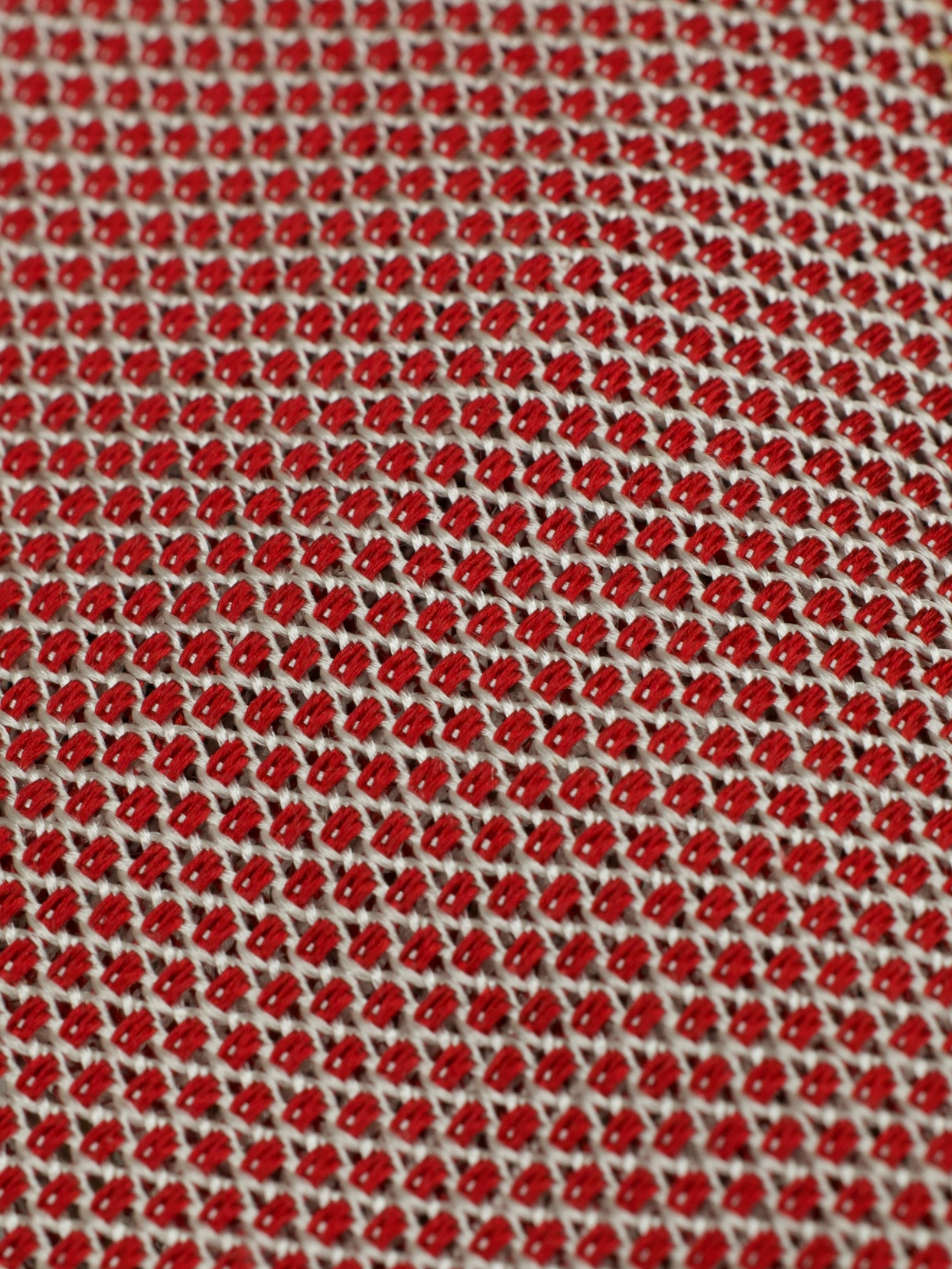 Kiton 5-Fold Red Handrolled Silk Micro-Pattern Tie