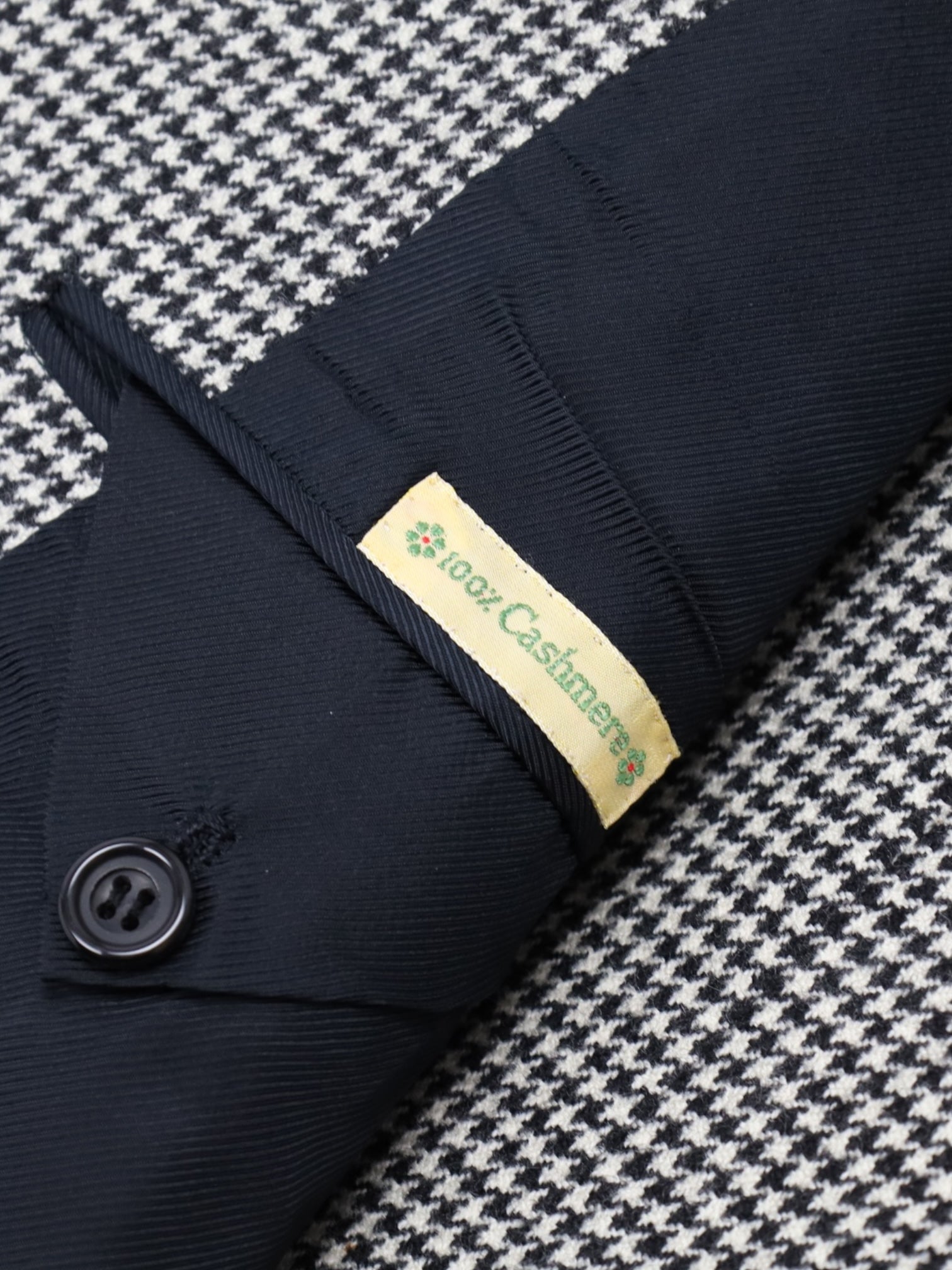 Kiton zwart-wit pied de poule kasjmierpak