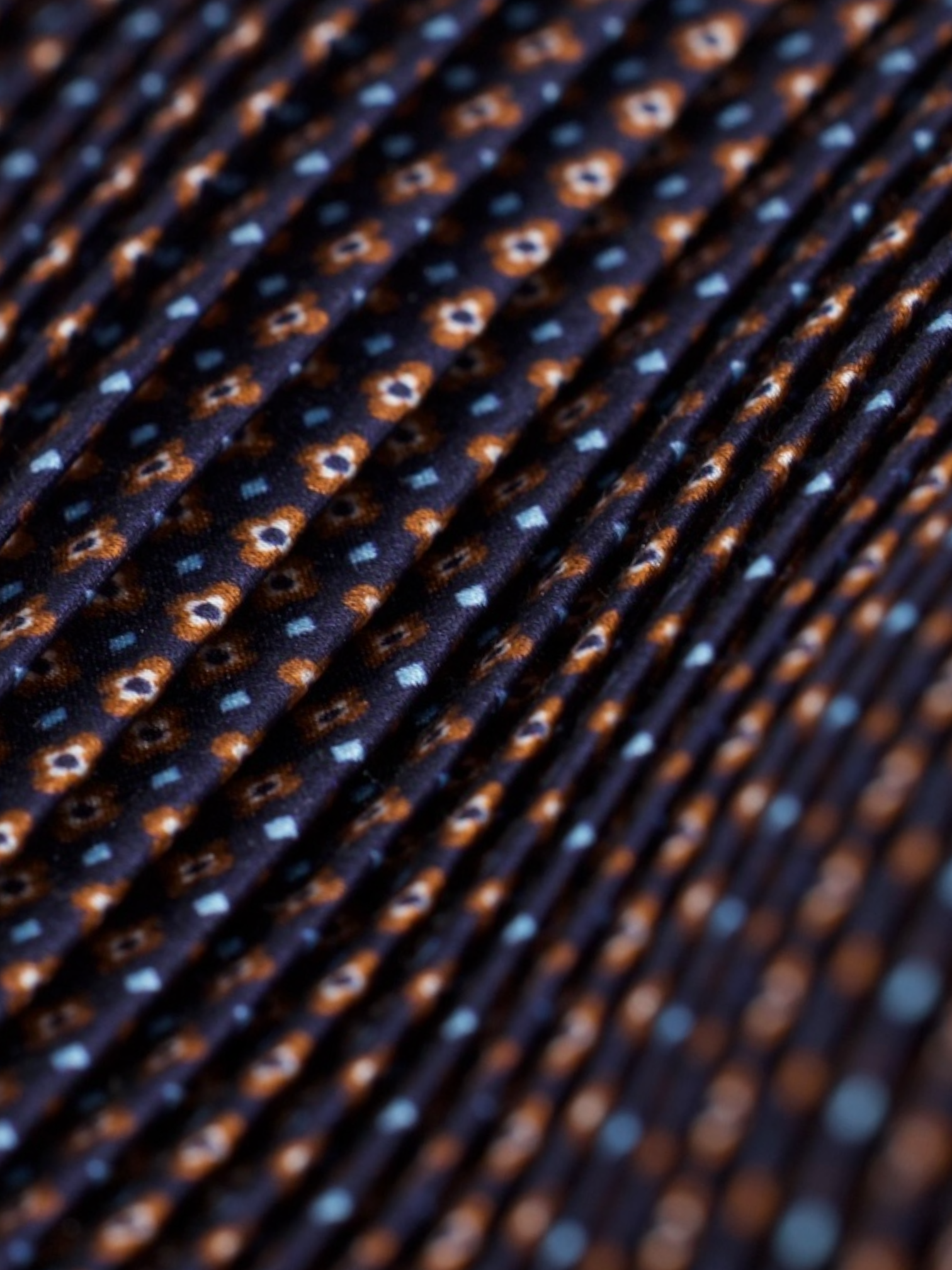 Brioni Navy & Red Plissé Geometric Pattern Tie