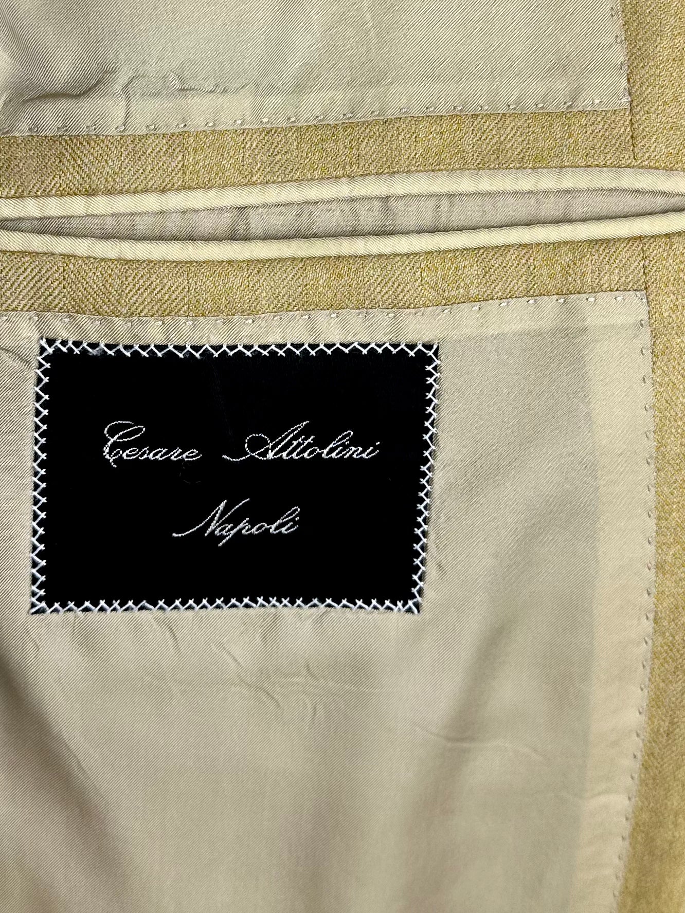 Cesare Attolini gele jas
