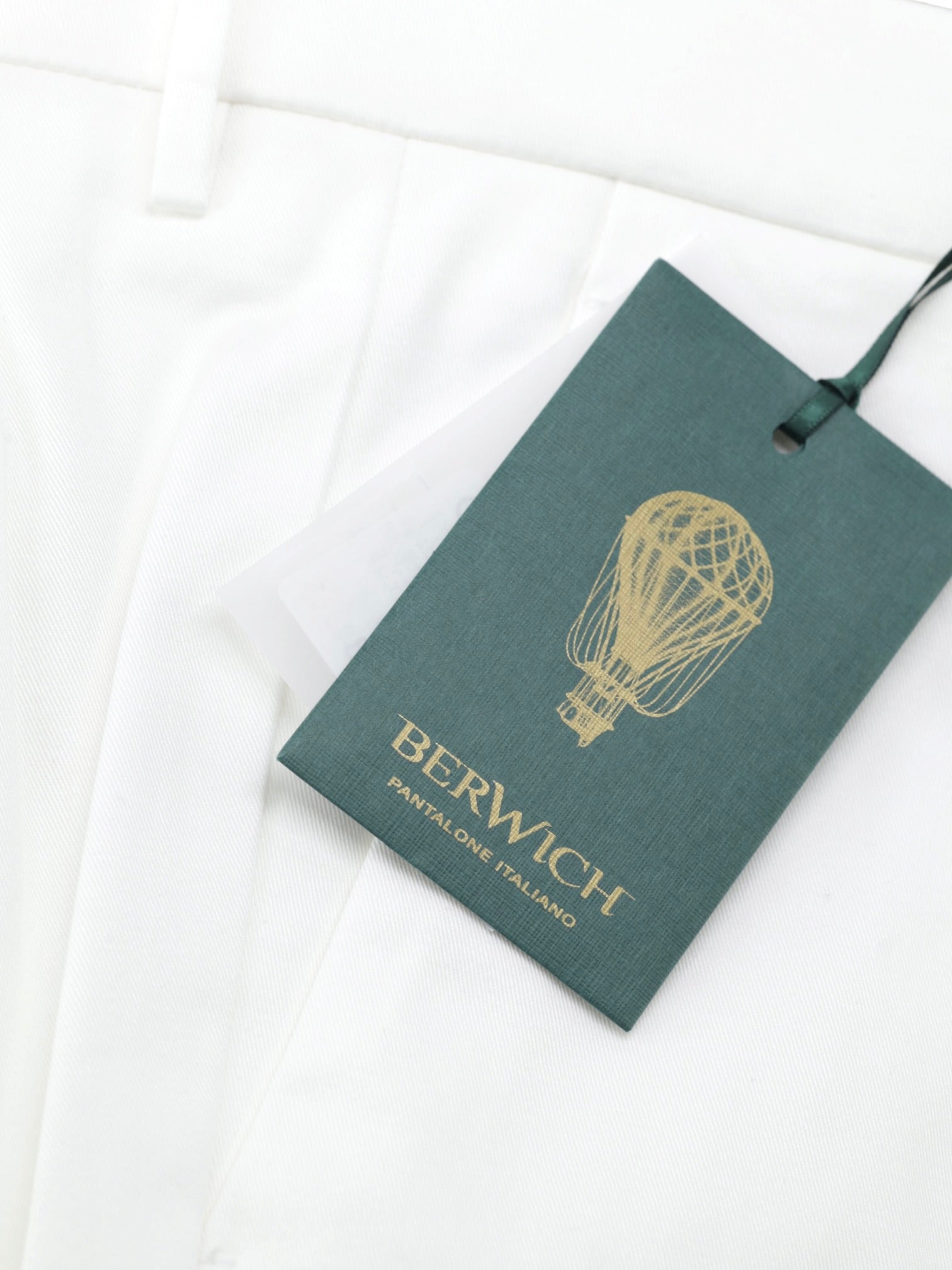 Berwich White Cotton-Stretch Single Pleated Trousers