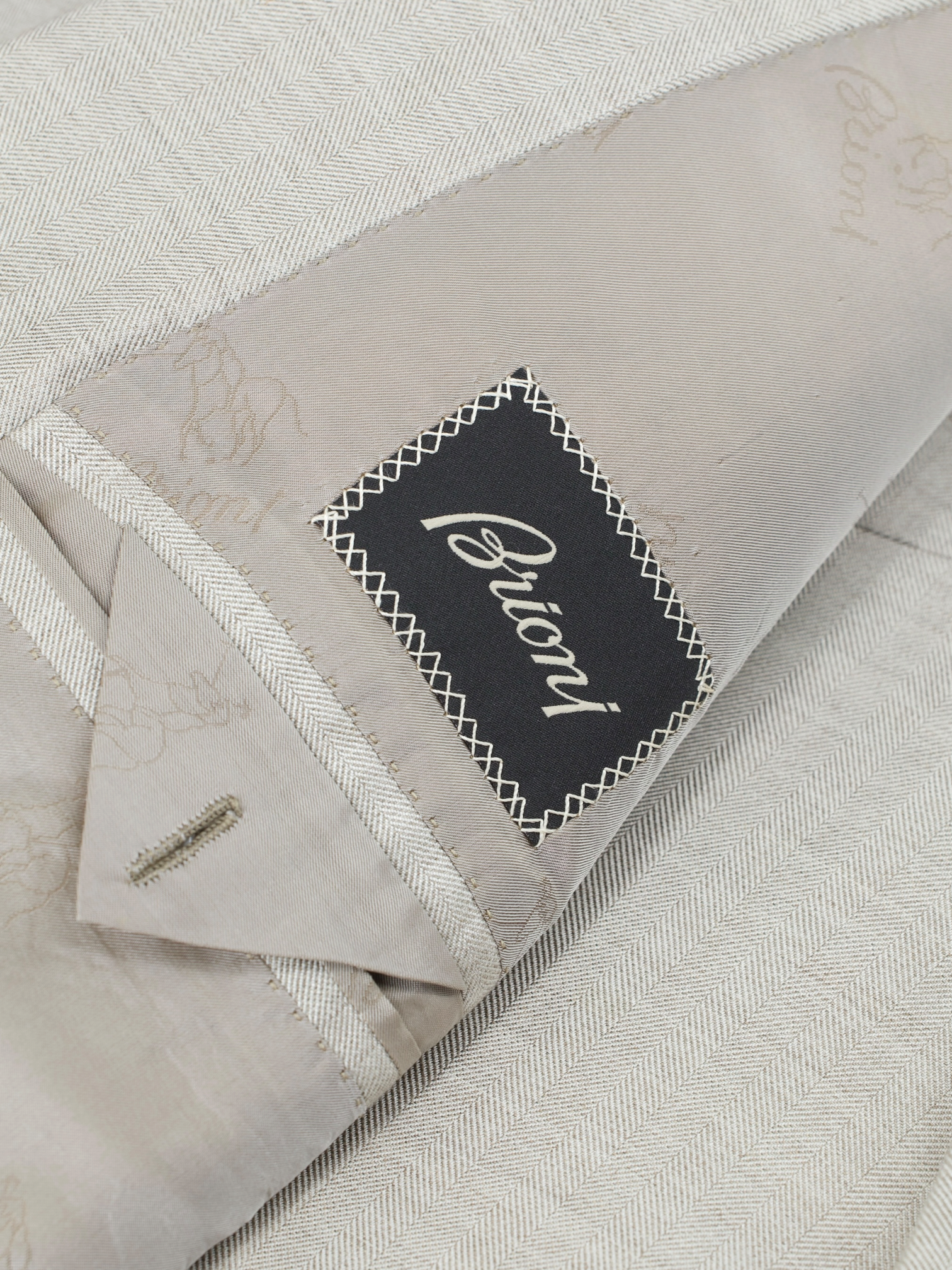 Brioni Sand Cashmere & Silk Herringbone Parlamento Jacket