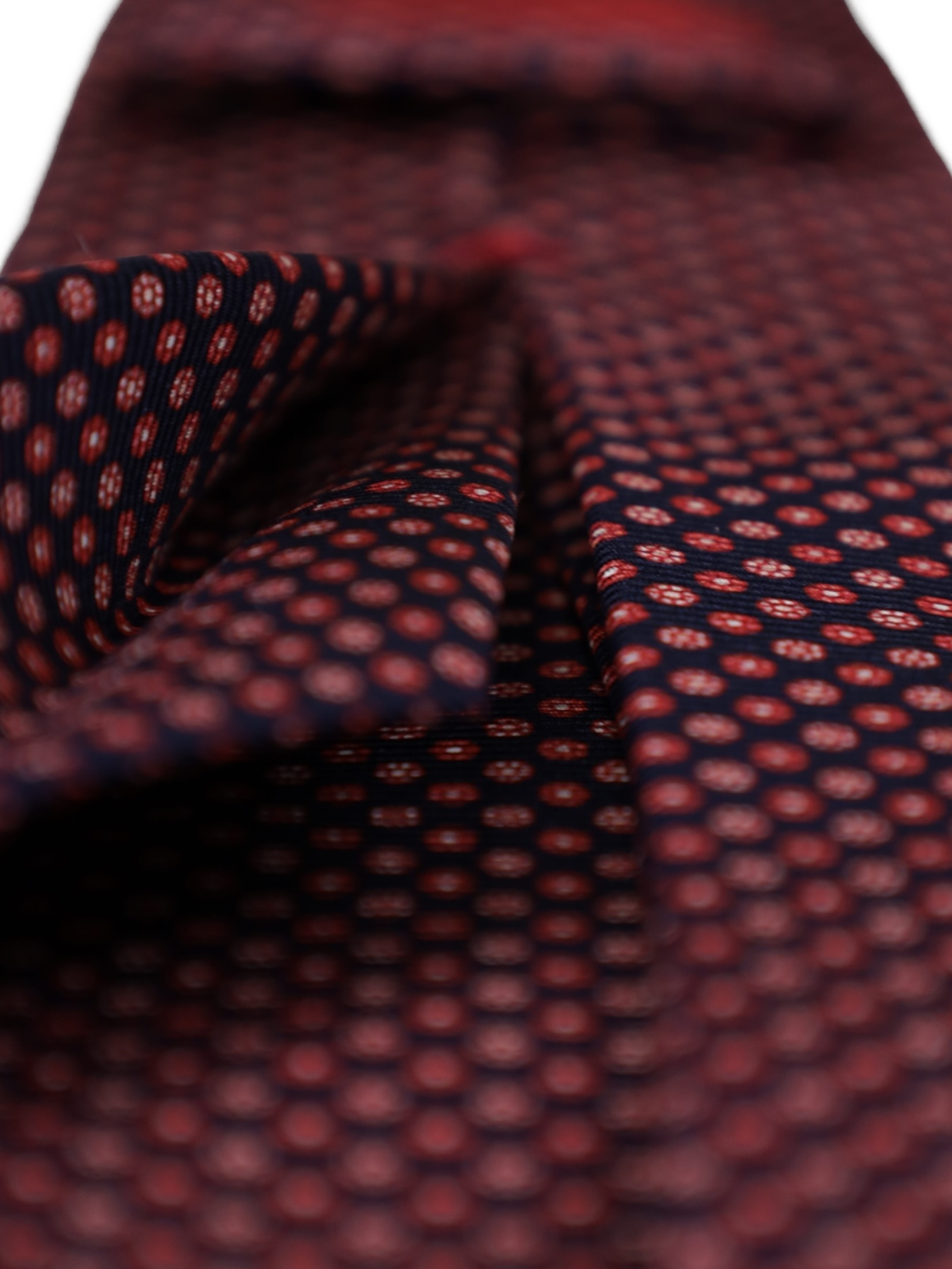 Isaia Navy & Red 9-Fold Geometric Silk Tie